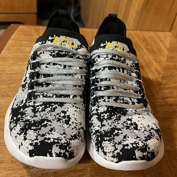 APL"Athletic Propulsion Lab Lululemon Techloom Breeze Camo -Black & White - Picture 12 of 13